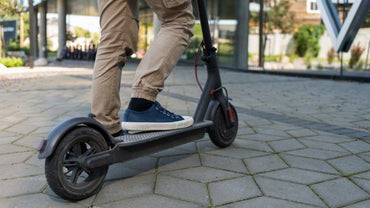 Ab wie viel Jahren darf man E-Scooter fahren? – Altersgrenzen, Vorschriften & Tipps