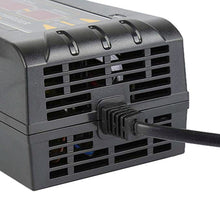Automatisches Smart-Ladegerät für trockenes, nasses Gel-Blei-Säure-Akku Autobatterieladegerät 12V 10A EU / US 110-240V AC-Eingang