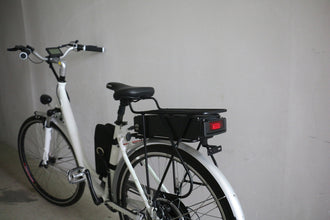 EU Lagerhaus 48V 31.2Ah E-Bike Gepäckträger Akku Set, LG 21700 A-Grade Zellen, inkl. 4A Schnellladegerät, V-Brake Halterung